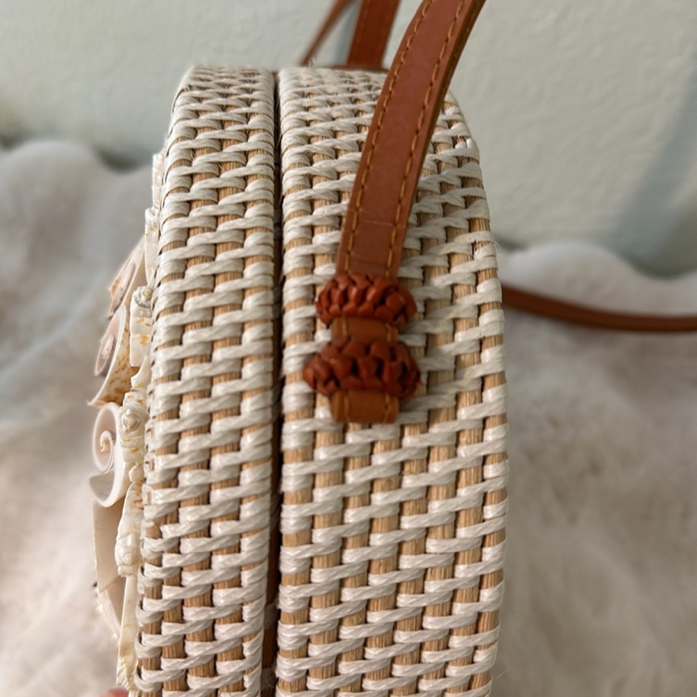 Round rattan seashell bag - Picture 6 of 11